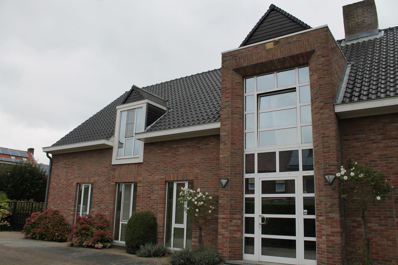 Maas&Mechelen B&B Massage & Wellness Maasmechelen Exterior photo